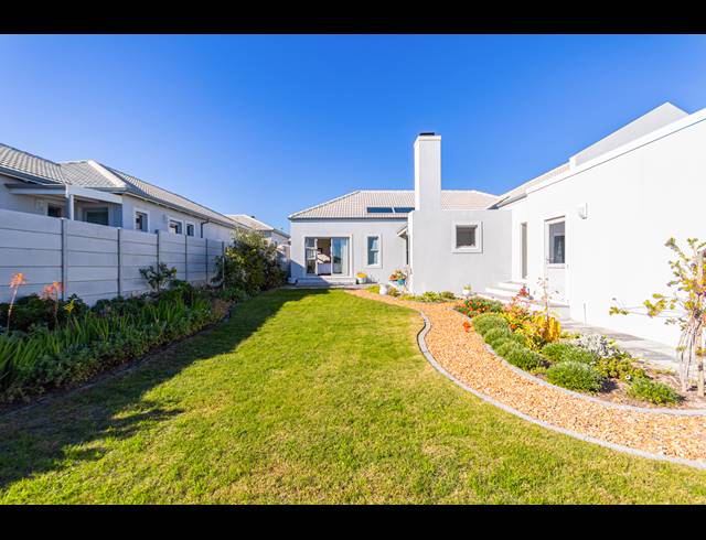 4 BEDROOM FREESTANDING TO LET IN SUNNINGDALE